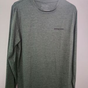 Patagonia Men's Green Capilene Shirt - Perfect For Warm Weather Comfort